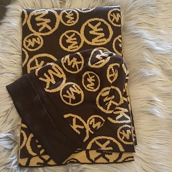 Michael kors set scarf and hat - Picture 1 of 4